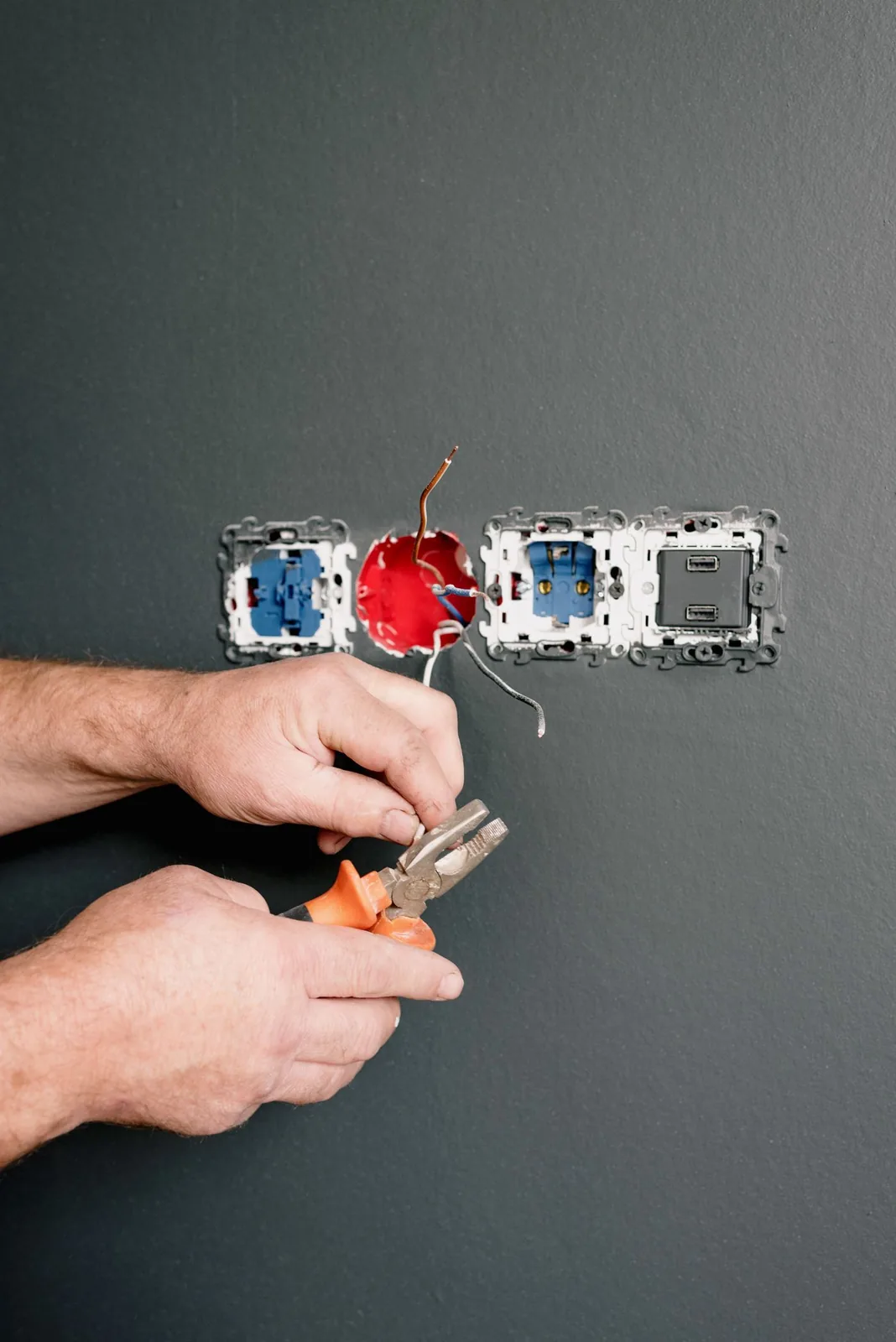 Outlet wiring