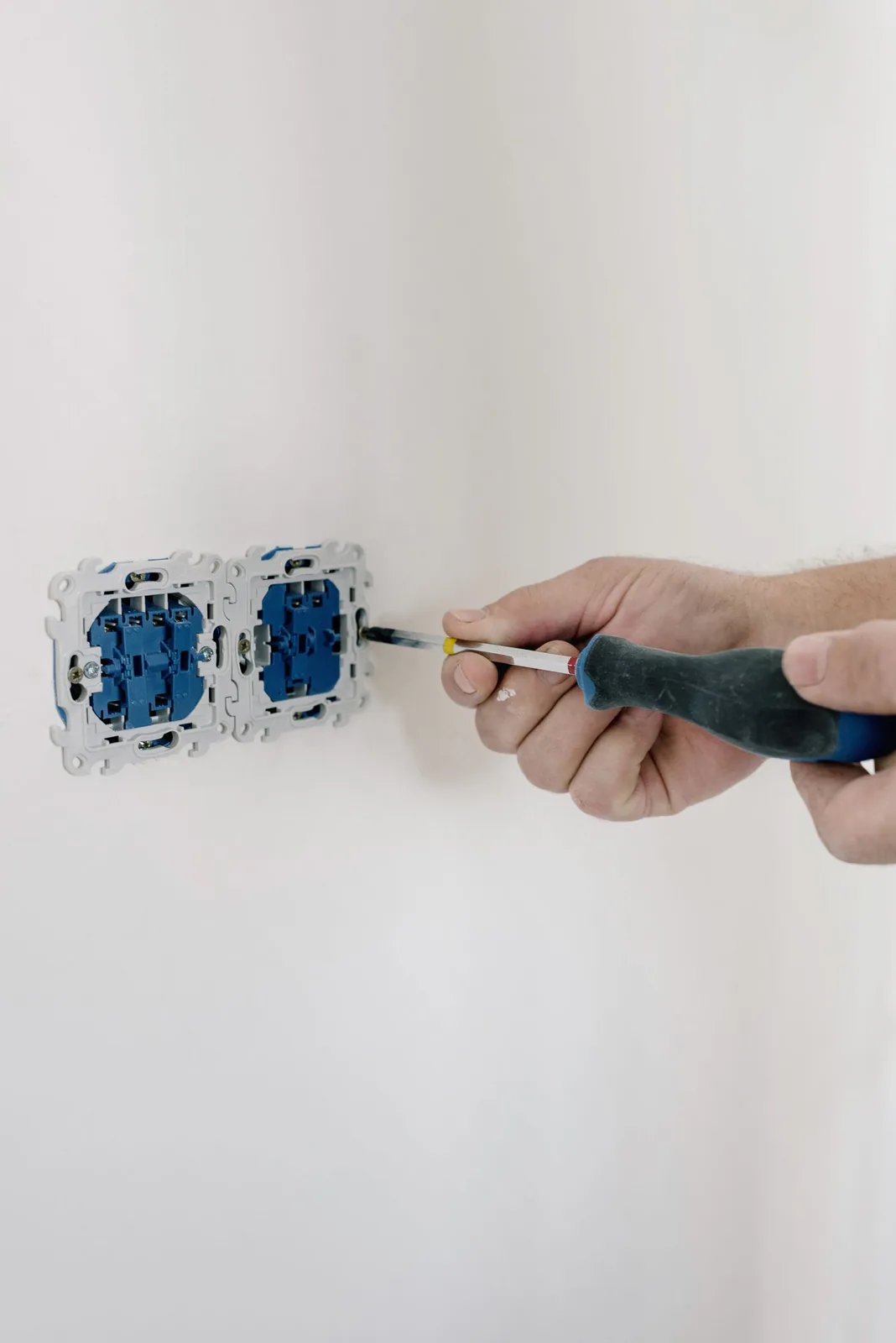 Wall wiring